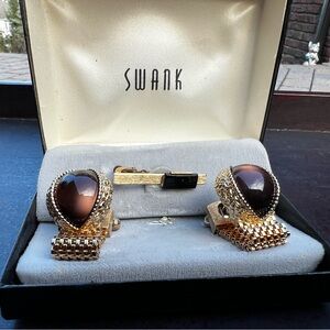 SWANK Gold-Tone Brown Cabochon Cufflinks with Matching Tie Bar